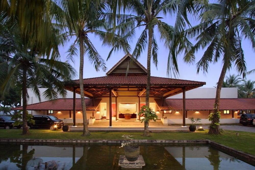 Grand Elty Krakatoa Hotel Kalianda Exterior photo