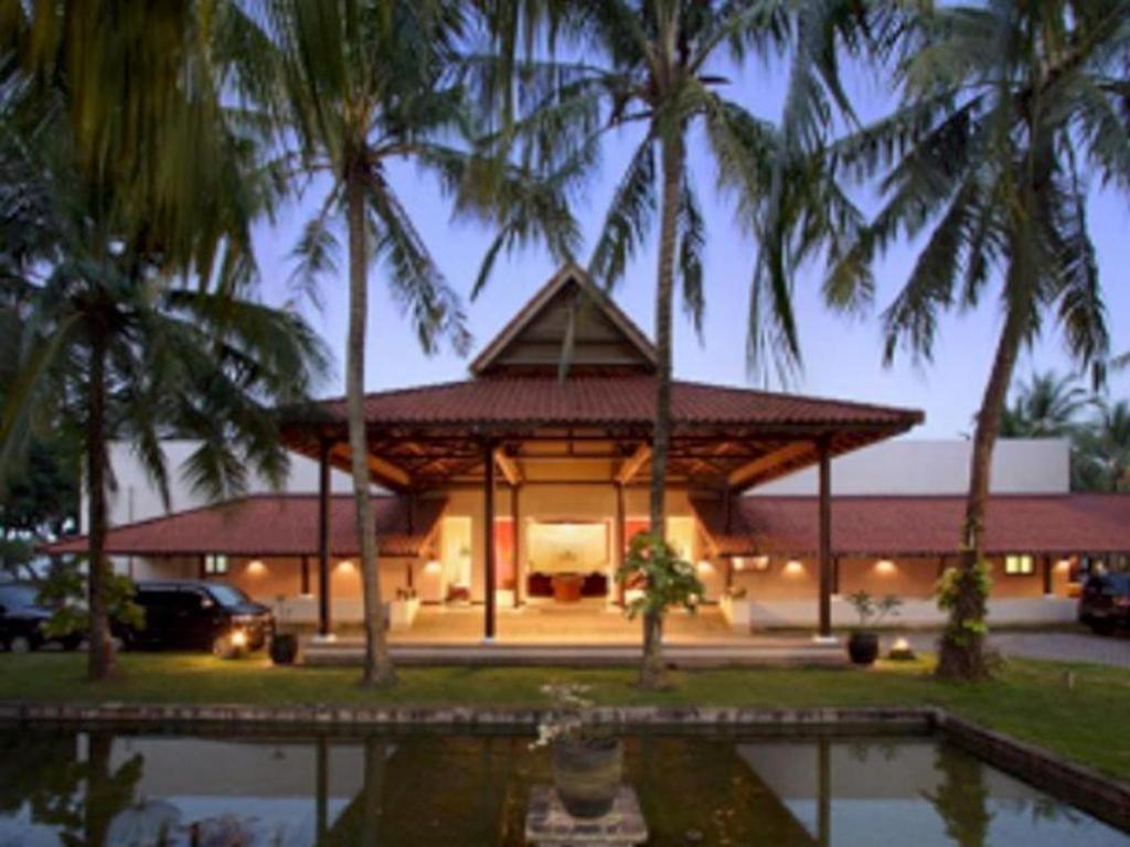 Grand Elty Krakatoa Hotel Kalianda Exterior photo